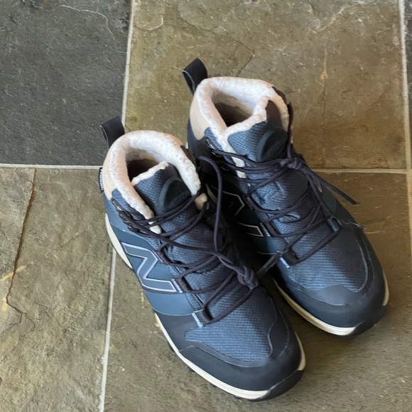 NEW BALANCE WINTER HIKING BOOT IN NAVY - Picture 2 of 16